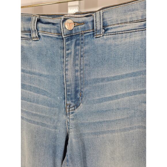 Tractr Women's Blue Medium-Wash Mid-Rise Flared Jeans Size 29 - Picture 4 of 6